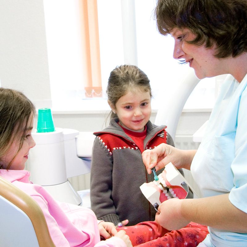 Beratung für Kinden zum richtigen Zähneputzen